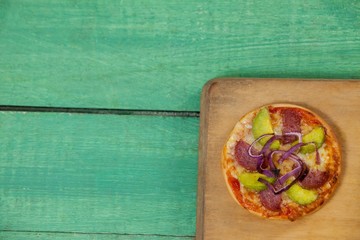 Obraz na płótnie Canvas Delicious italian pizza served on pizza tray