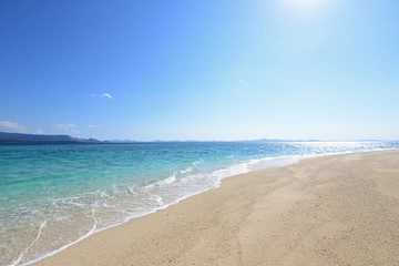 Fototapeta premium 沖縄の美しい海とさわやかな空