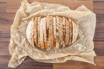 Verschiedene Brotsorten aufgeschnitten