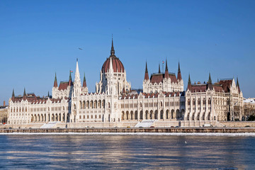Fototapeta na wymiar Hungarian parliament in Budapest at winter
