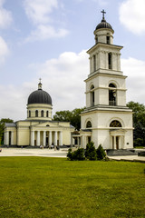 Fototapeta na wymiar Chisinau, Parcul Catedralei, Orthodox church, Moldova