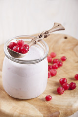 Smoothies with frozen red currants