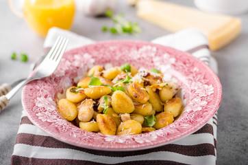 Roasted gnocchi with chicken
