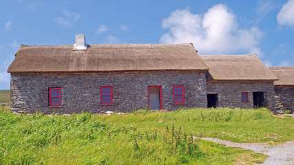 Fototapeta na wymiar Famine farm building on the Dingle Peninsula in County Kerry, Western Ireland