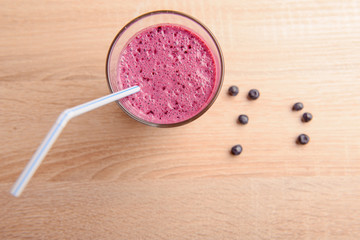 Obraz na płótnie Canvas Blueberry smoothie with fresh berries