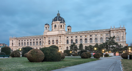 Obraz premium Naturhistorisches Museum (Natural History Museum) in Vienna, Austria in the blue hour