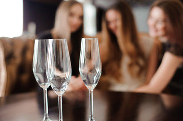Empty glasses in restaurant