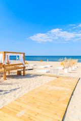 Obraz premium Sunbeds on Jurata beach, Baltic Sea, Poland
