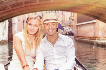Fototapeta na wymiar Happy couple in Venice
