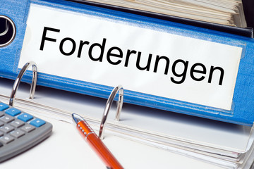 Forderungen / Aktenordner mit der Aufschrift Forderungen