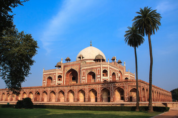 Fototapeta na wymiar Humayun Tomb in New Delhi.