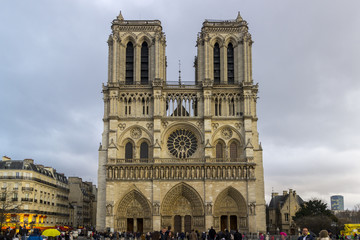 Fototapeta na wymiar Prospetto di Notre Dame a Parigi