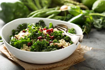 Foto auf Glas Healthy kale and quinoa salad © fahrwasser