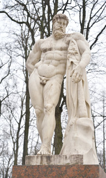 Statue of Hercules in the Alexander Garden.