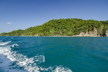 Fototapeta premium idyllic island with blue sky background