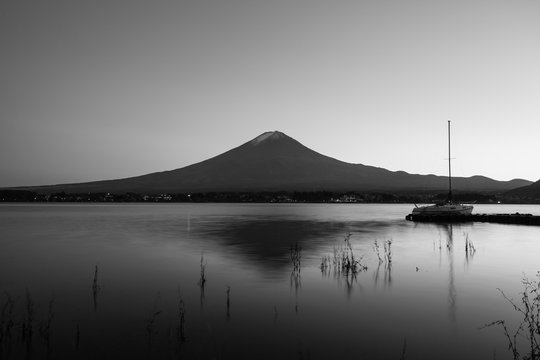 Mountain Fuji and Kawaguchiko lake in evening autumn season