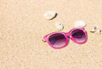 Fototapeta na wymiar summer pink sunglasses and white sand
