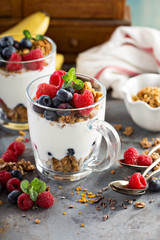 Yogurt parfait with granola and berries