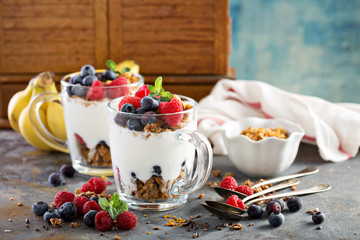 Yogurt parfait with granola and berries