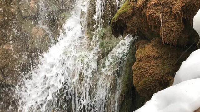 kış mevsimi ve şelale suları