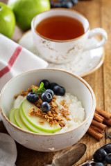 Cottage cheese for breakfast with granola