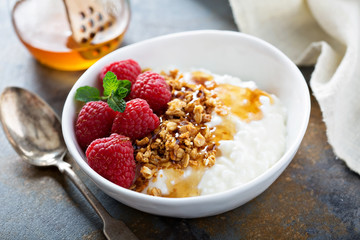 Cottage cheese for breakfast with granola