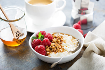 Cottage cheese for breakfast with granola
