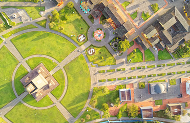 Mitad Del Mundo South North