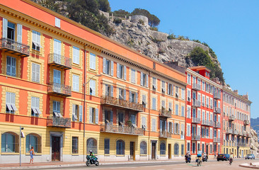 Obraz premium Colorful houses on the Quai Rauba Capeu in Nice on the French Riviera