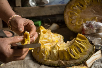 Peel the jackfruit