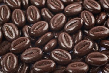 Surface coated with chocolate candies