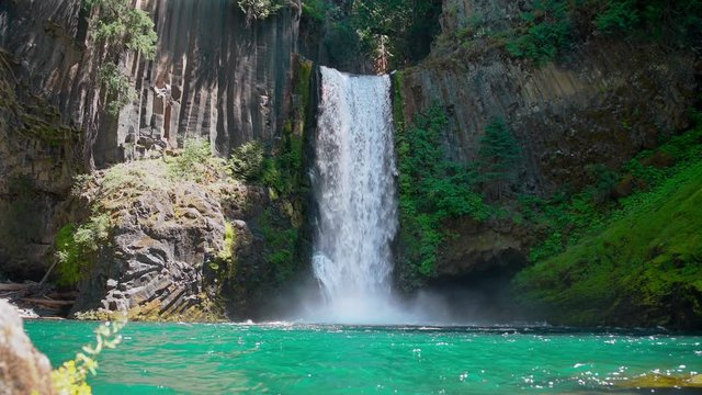 Toketee Falls | Static 4K Video | Southern Oregon