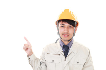 指示する作業員