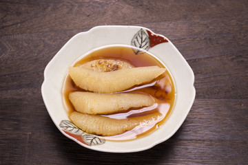 小皿の上の味付けかずのこ