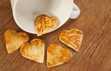 café et biscuit gâteaux en cœurs 