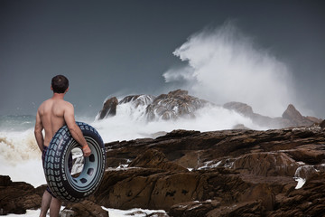tempête océan bretagne rocher homme baignade bouée danger dan