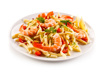Shrimps with pasta and vegetables 