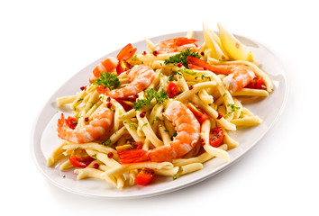 Shrimps with pasta and vegetables 