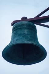 Campana y cielo