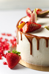 Cake with strawberries