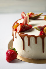Cake with strawberries