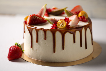 Cake with strawberries