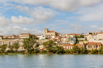 Fototapeta na wymiar View of Zamora on the banks of Duero river on a sunny day, Spai