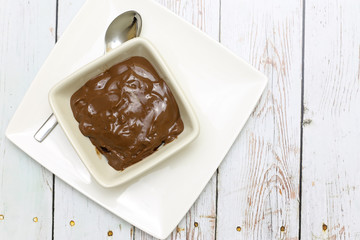 Natillas de chocolate con bizcocho