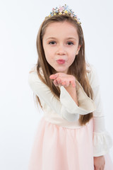 bellissima bambina principessa con stupendi vestitini 