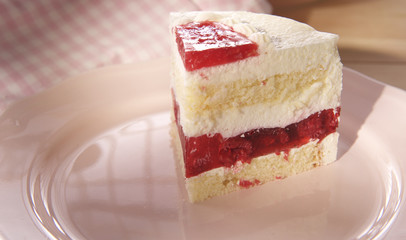 layer cake, pie with fruit jelly / raspberry 