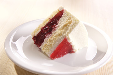 layer cake, pie with fruit jelly / raspberry 