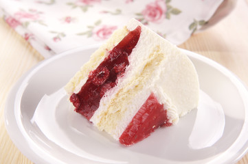 layer cake, pie with fruit jelly / raspberry 