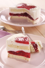 layer cake, pie with fruit jelly / raspberry 
