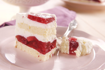 layer cake, pie with fruit jelly / raspberry 